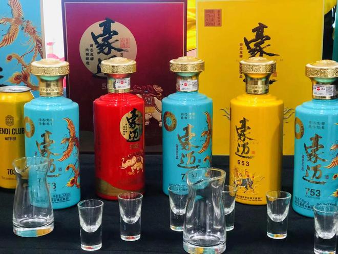 半岛电竞白酒：茅台镇白酒的品牌团结与跨界营销案例(图1)